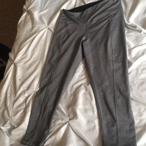 Gray crop workout leggings- medium rise